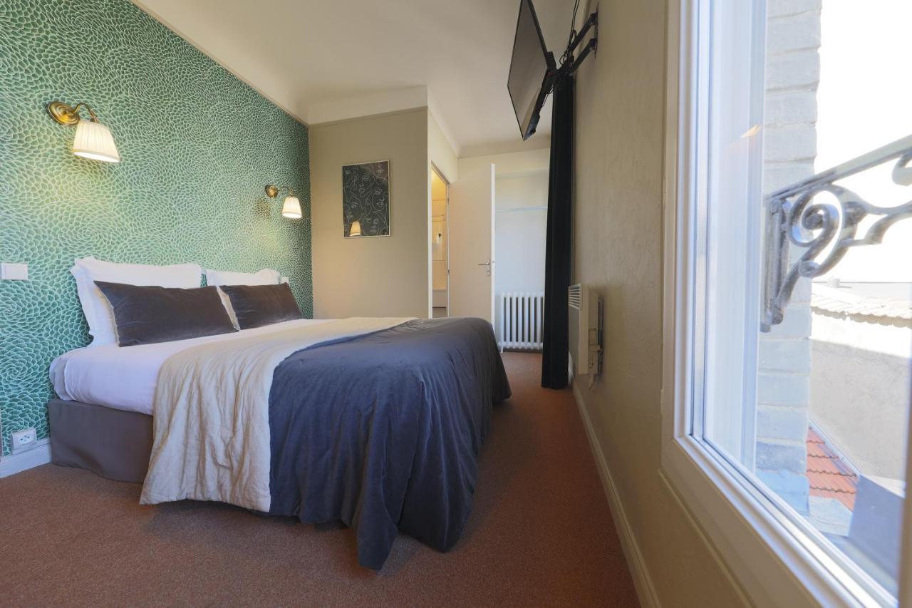 Azur Hotel 2*