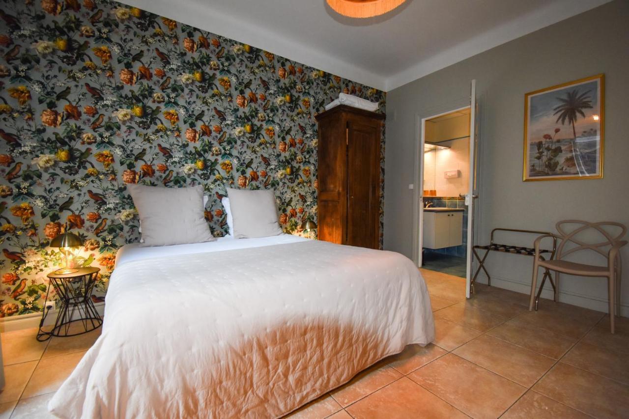 Azur Hotel 2*